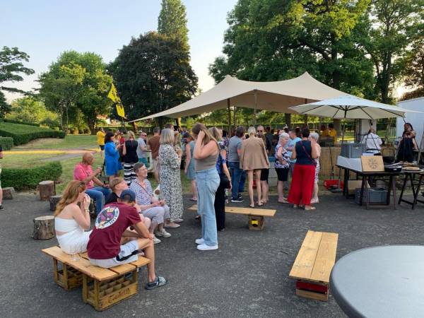 Emelkoen bruist  33 - Reuze Rommelmarkt met Boeken-, Vinyl- en CD‑Beurs in Humelgem 